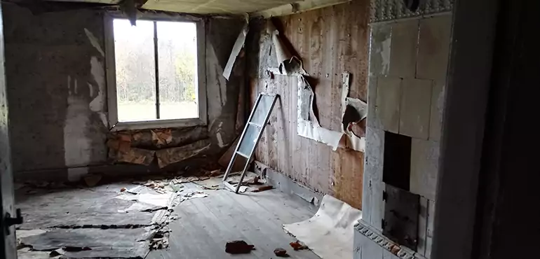 Why Selling a Distressed House Through Traditional Methods Fails in Rockford